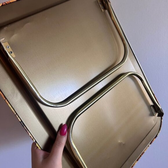 Vintage 1970s MCM Hippie Cottagecore Floral Metal TV Snack Tray with Folding Leg - Picture 9 of 10